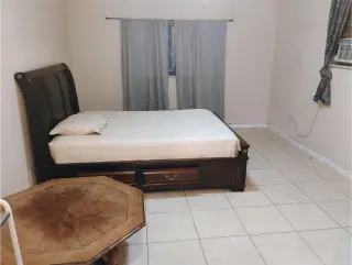 Propiedad en alquiler con 1 dormitorio y 1 baño en Hollywood
