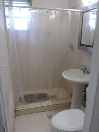 Propiedad en alquiler con 1 dormitorio y 1 baño en Hollywood