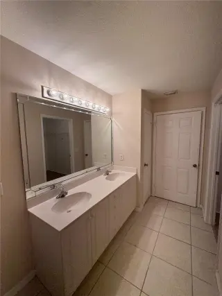 Propiedad en alquiler con 3 habitaciones y 2 baños en Bonita Springs