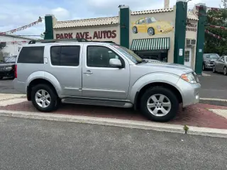 2008 Nissan Pathfinder SE
