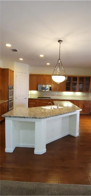 Propiedad en alquiler con 4 habitaciones y 3 baños en Brentwood