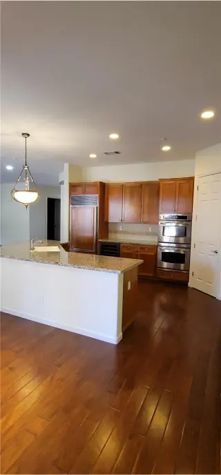 Propiedad en alquiler con 4 habitaciones y 3 baños en Brentwood
