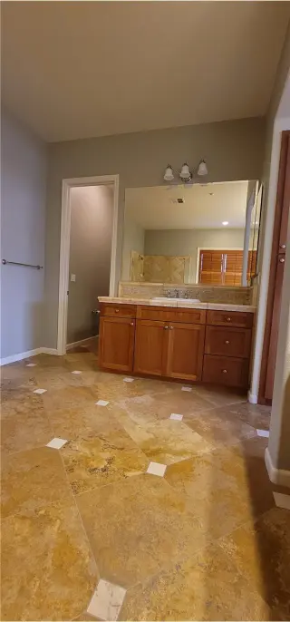 Propiedad en alquiler con 4 habitaciones y 3 baños en Brentwood