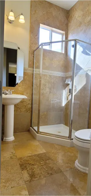 Propiedad en alquiler con 4 habitaciones y 3 baños en Brentwood