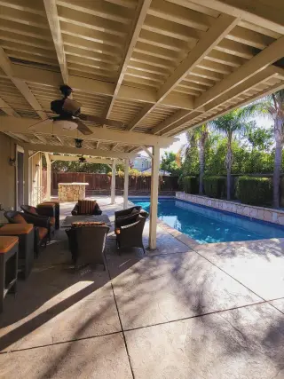 Propiedad en alquiler con 4 habitaciones y 3 baños en Brentwood