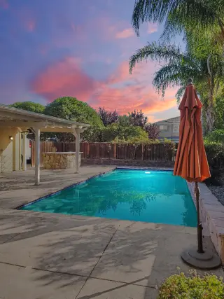 Propiedad en alquiler con 4 habitaciones y 3 baños en Brentwood