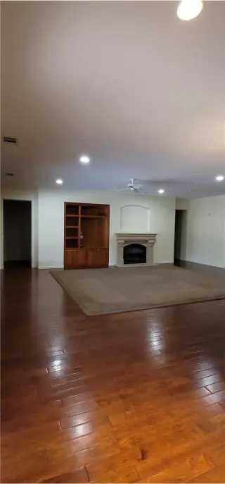 Propiedad en alquiler con 4 habitaciones y 3 baños en Brentwood