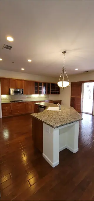 Propiedad en alquiler con 4 habitaciones y 3 baños en Brentwood
