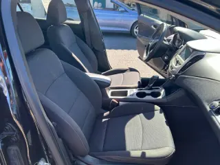 2018 Chevrolet Cruze LS Auto