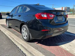 2018 Chevrolet Cruze LS Auto