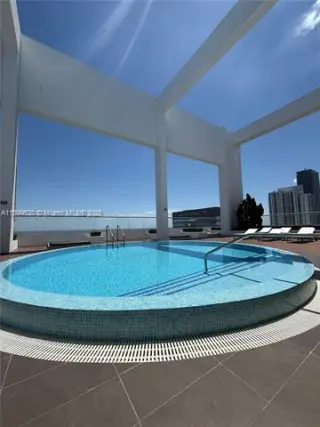 Propiedad en alquiler con 2 habitaciones y 2 baños en Miami