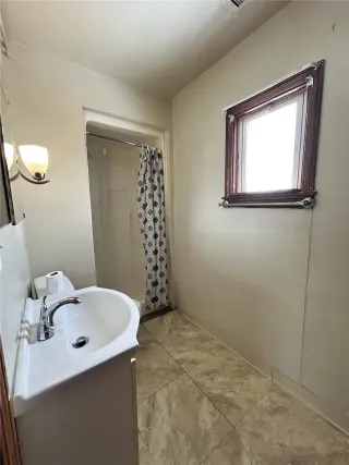 Propiedad en alquiler con 0 habitaciones y 1 baño en Follansbee