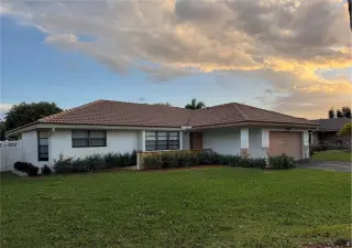 Propiedad en alquiler con 4 habitaciones y 2 baños en Coral Springs