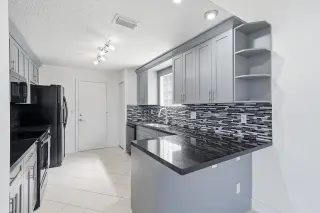 Propiedad en alquiler con 3 habitaciones y 2.5 baños en Coral Springs