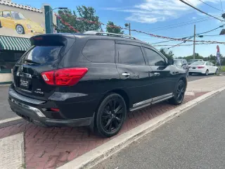2017 Nissan Pathfinder Platinum