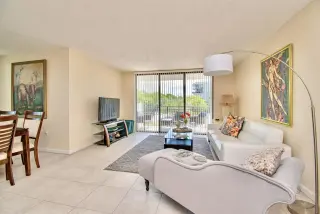 Propiedad en alquiler con 3 habitaciones y 3 baños en Highland Beach