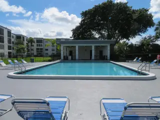 Propiedad en alquiler con 1 dormitorio y 1.5 baños en Boca Ratón
