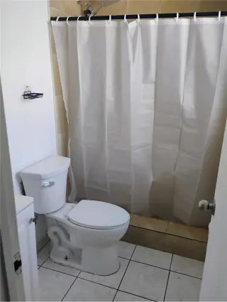 Propiedad en alquiler con 3 habitaciones y 2 baños en Hollywood