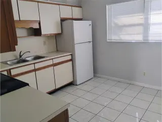 Propiedad en alquiler con 3 habitaciones y 2 baños en Hollywood