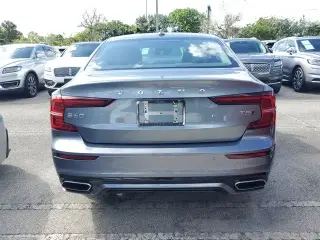 Volvo S60 2021 AWD T5 Momentum 4dr Sedan