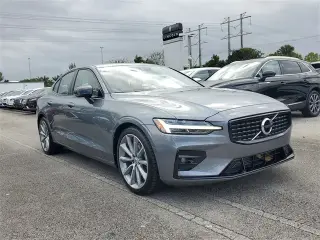 Volvo S60 2021 AWD T5 Momentum 4dr Sedan