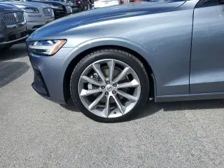 Volvo S60 2021 AWD T5 Momentum 4dr Sedan