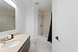 Propiedad en alquiler con 2 habitaciones y 2.5 baños en Miami