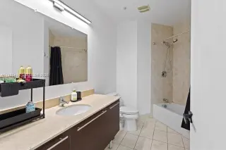 Propiedad en alquiler con 2 habitaciones y 2.5 baños en Miami