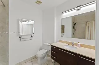 Propiedad en alquiler con 2 habitaciones y 2.5 baños en Miami