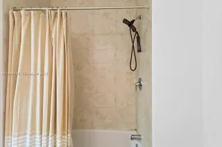 Propiedad en alquiler con 2 habitaciones y 2.5 baños en Miami