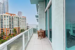 Propiedad en alquiler con 2 habitaciones y 2.5 baños en Miami