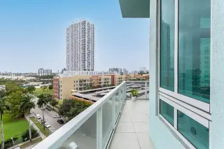 Propiedad en alquiler con 2 habitaciones y 2.5 baños en Miami