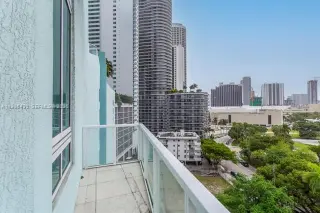 Propiedad en alquiler con 2 habitaciones y 2.5 baños en Miami