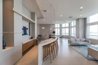 Propiedad en alquiler con 2 habitaciones y 2.5 baños en Miami