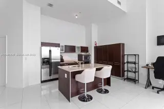 Propiedad en alquiler con 2 habitaciones y 2.5 baños en Miami