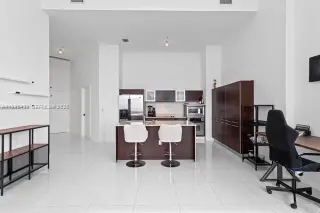 Propiedad en alquiler con 2 habitaciones y 2.5 baños en Miami