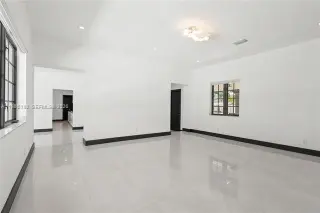 Propiedad en alquiler con 4 habitaciones y 4.5 baños en Coral Gables