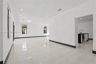 Propiedad en alquiler con 4 habitaciones y 4.5 baños en Coral Gables