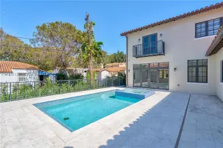 Propiedad en alquiler con 4 habitaciones y 4.5 baños en Coral Gables