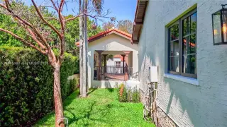 Propiedad en alquiler con 4 habitaciones y 4.5 baños en Coral Gables