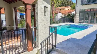 Propiedad en alquiler con 4 habitaciones y 4.5 baños en Coral Gables