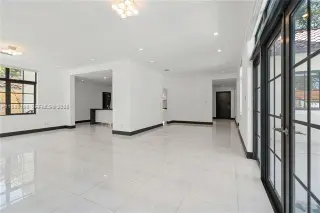 Propiedad en alquiler con 4 habitaciones y 4.5 baños en Coral Gables
