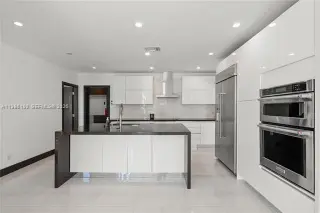 Propiedad en alquiler con 4 habitaciones y 4.5 baños en Coral Gables