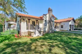Propiedad en alquiler con 4 habitaciones y 4.5 baños en Coral Gables