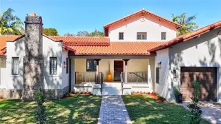 Propiedad en alquiler con 4 habitaciones y 4.5 baños en Coral Gables