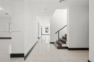 Propiedad en alquiler con 4 habitaciones y 4.5 baños en Coral Gables