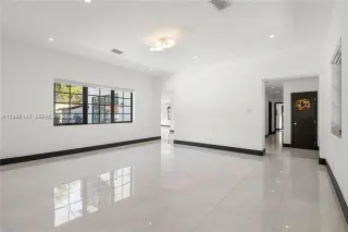Propiedad en alquiler con 4 habitaciones y 4.5 baños en Coral Gables