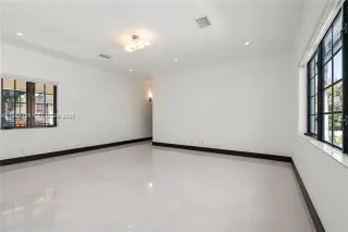 Propiedad en alquiler con 4 habitaciones y 4.5 baños en Coral Gables