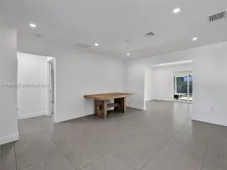 Propiedad en alquiler con 4 habitaciones y 2 baños en Miami