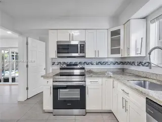 Propiedad en alquiler con 4 habitaciones y 2 baños en Miami
